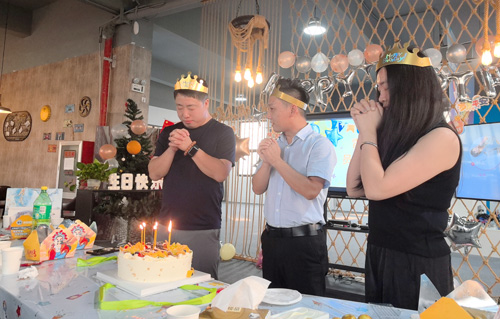 自力式調節閥廠家雷力閥門生日會.jpg
