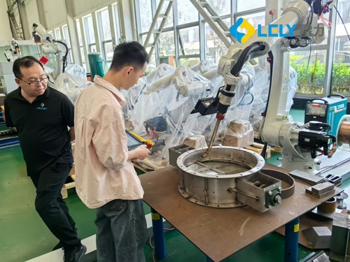 雷力閥門生產(chǎn)基地將新增全自動焊接機(jī)器人.jpg