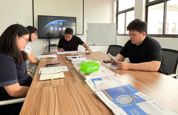銷售部開展業務溝通會議.jpg